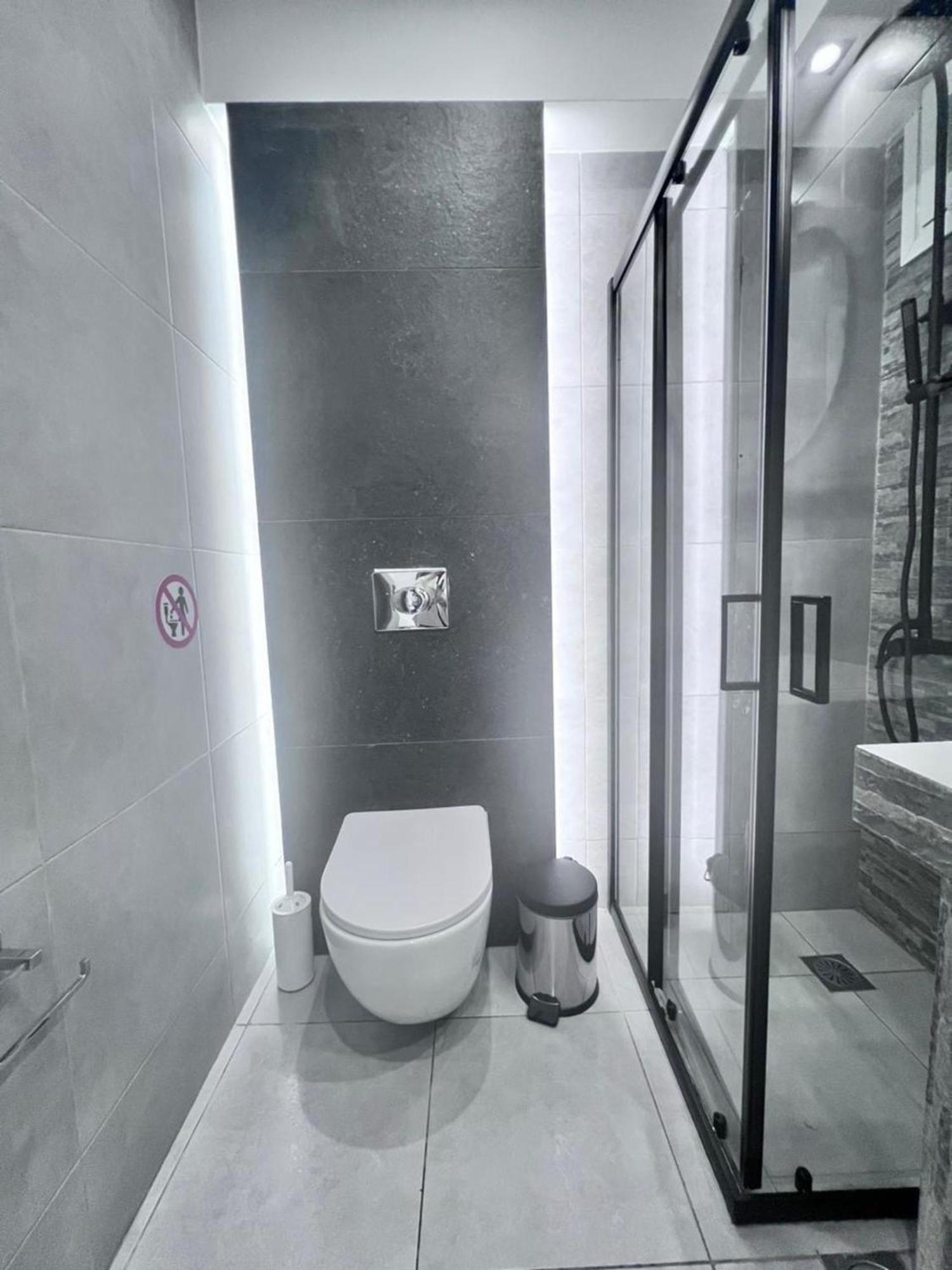 Purple- Lux Studio 2' From Metro Petralona Atenas Exterior foto
